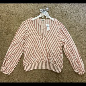 BNWT vertical striped v-neck shirt. Size large.